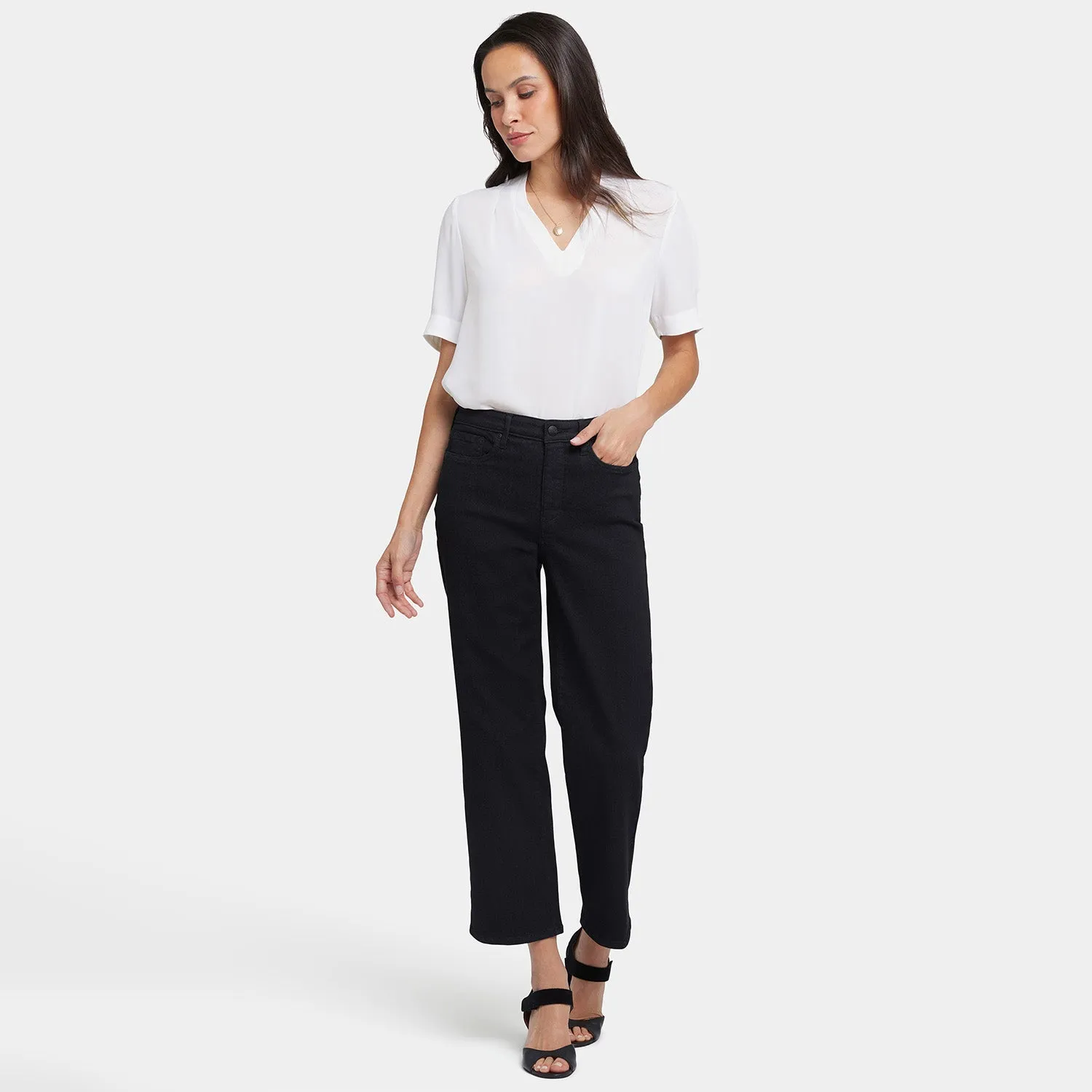 Bailey Relaxed Straight Ankle Jeans In Petite - Black