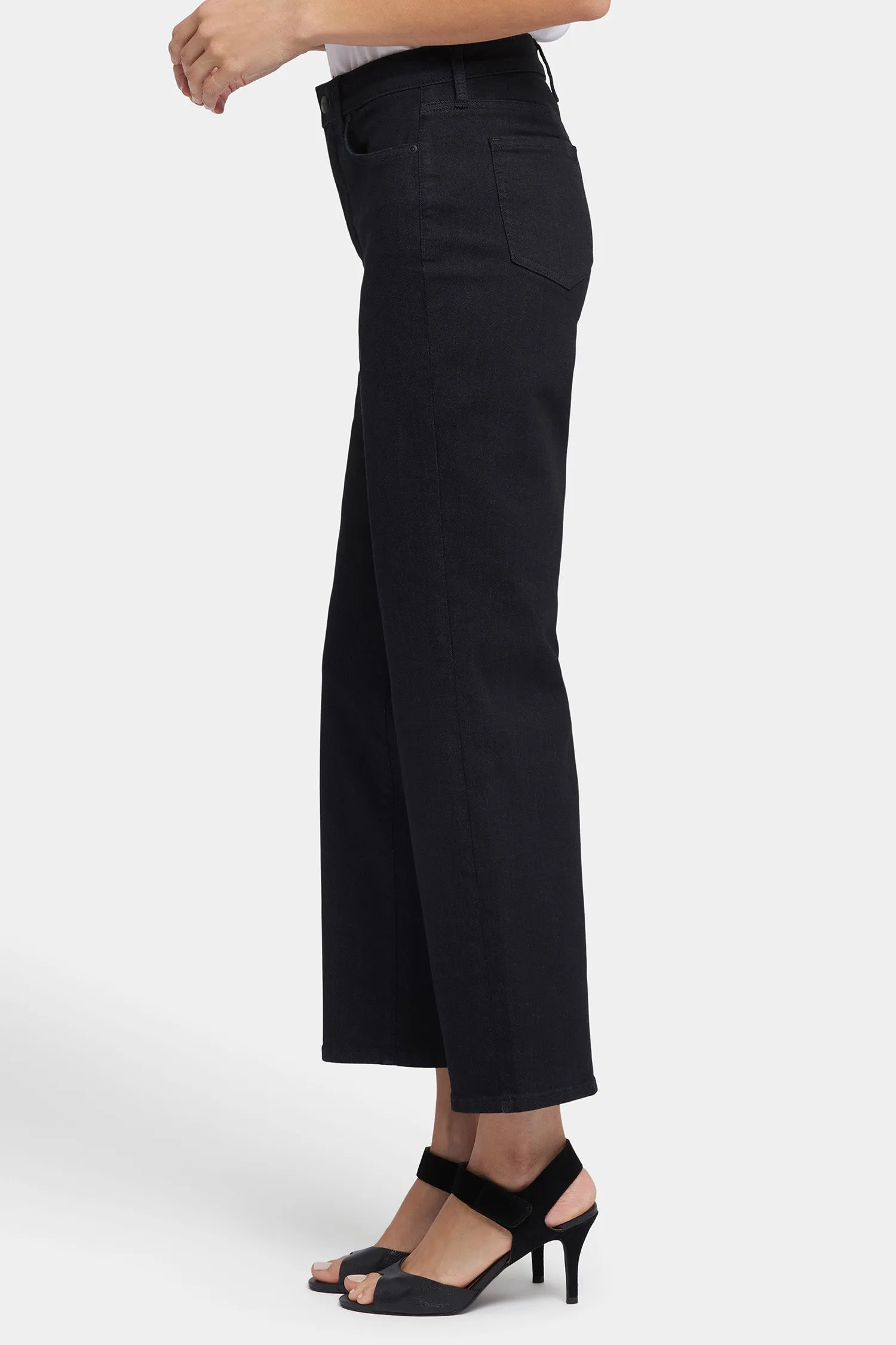 Bailey Relaxed Straight Ankle Jeans In Petite - Black