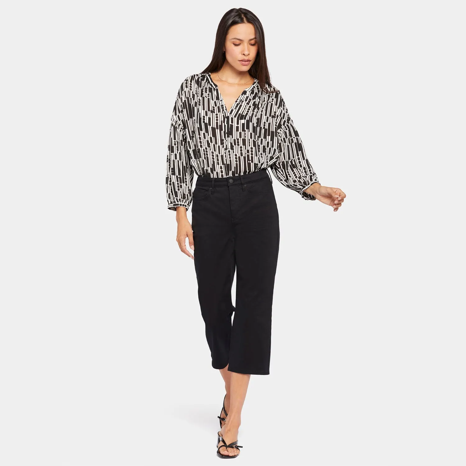 Joni Relaxed Capri Jeans In Petite - Black