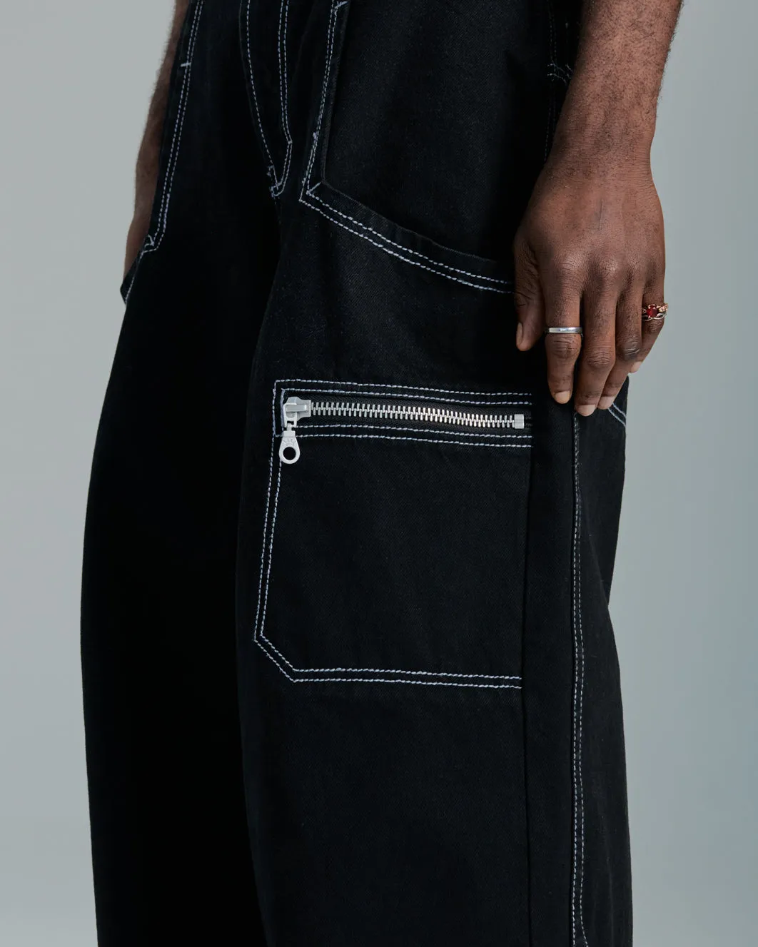 Silverback. 32. Jet Black.