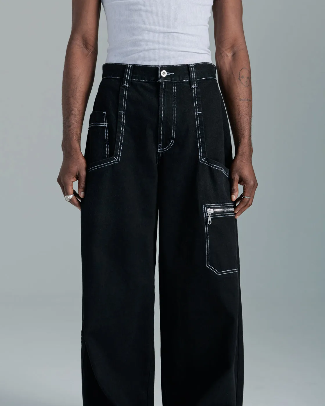 Silverback. 32. Jet Black.