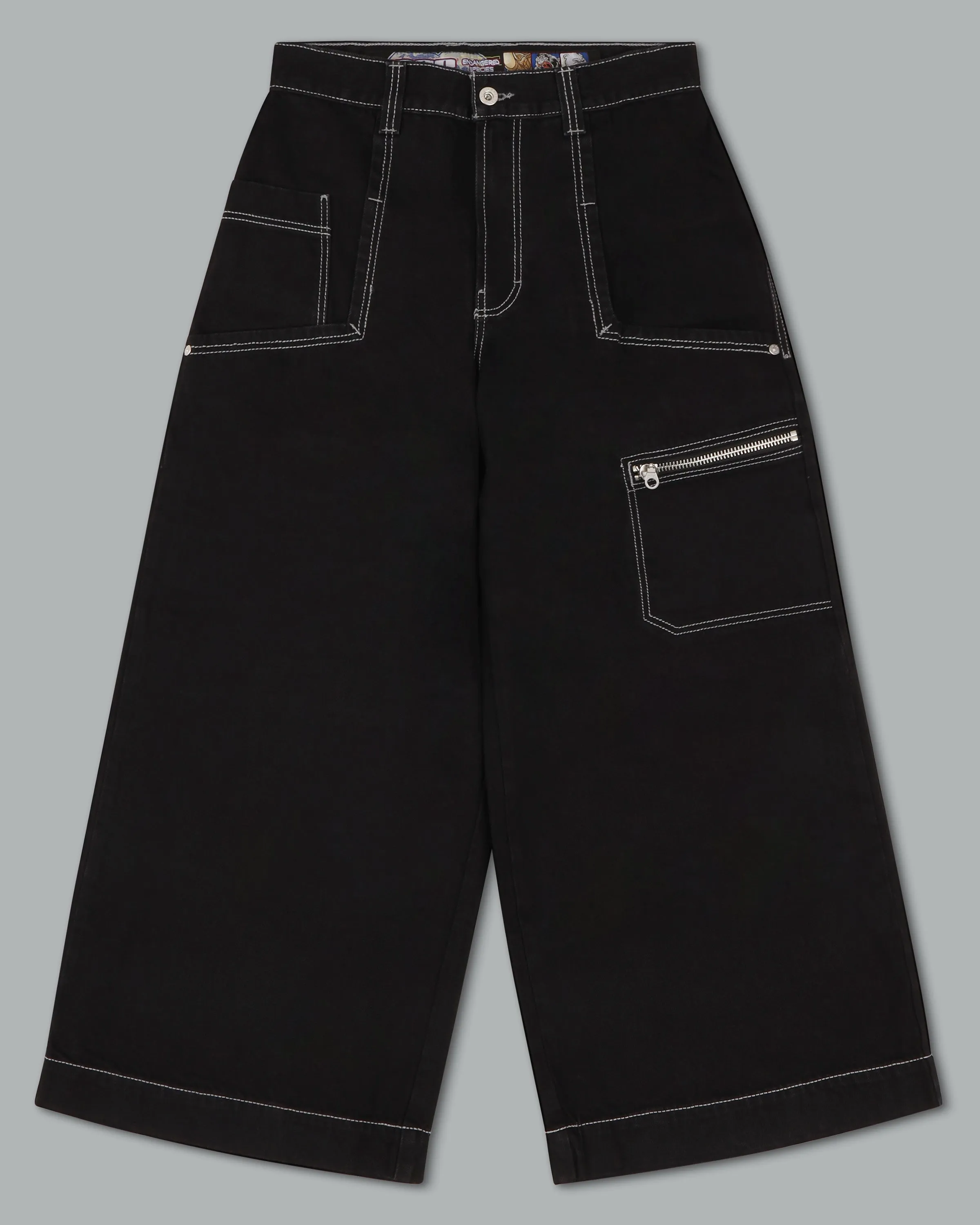 Silverback. 32. Jet Black.
