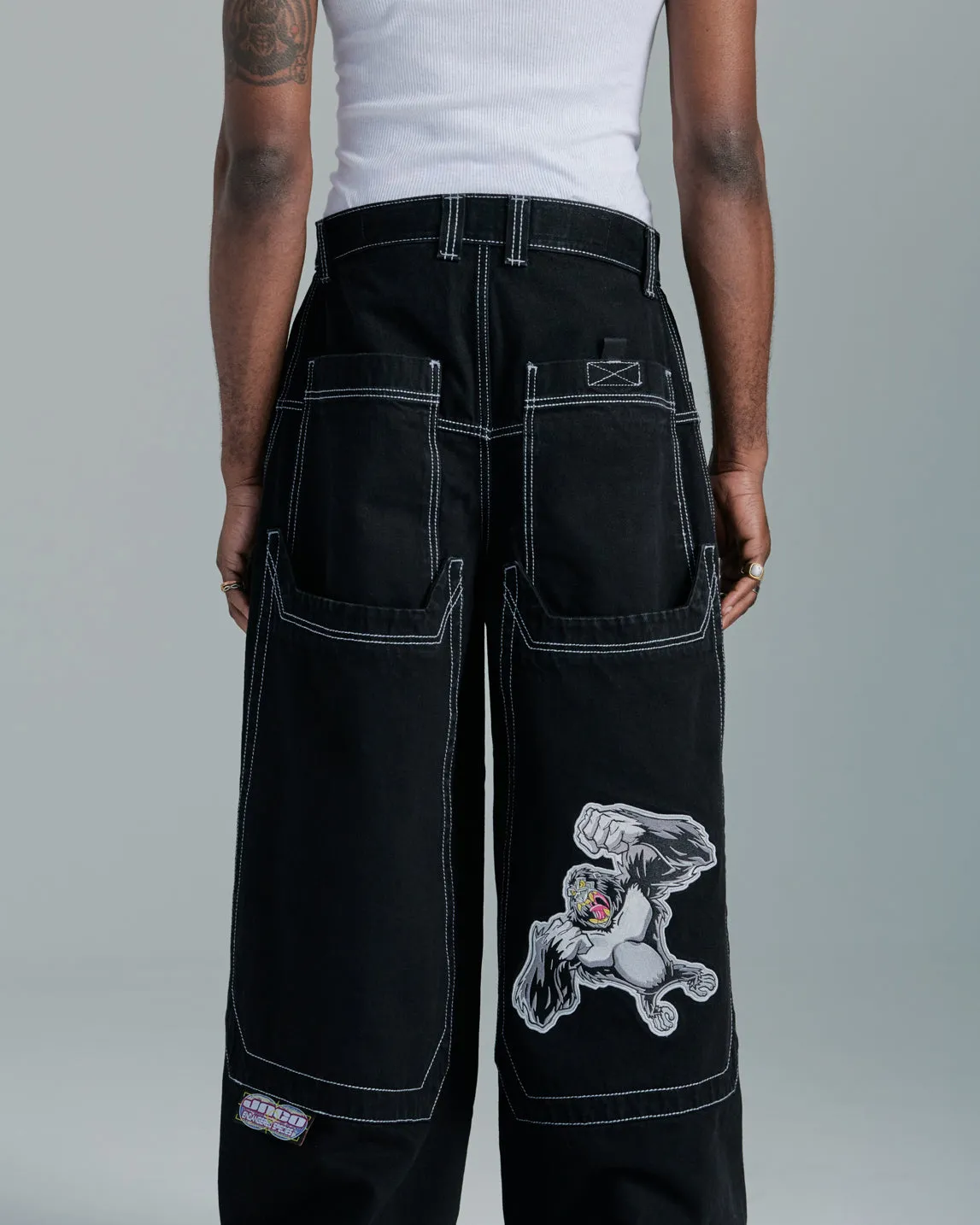 Silverback. 32. Jet Black.