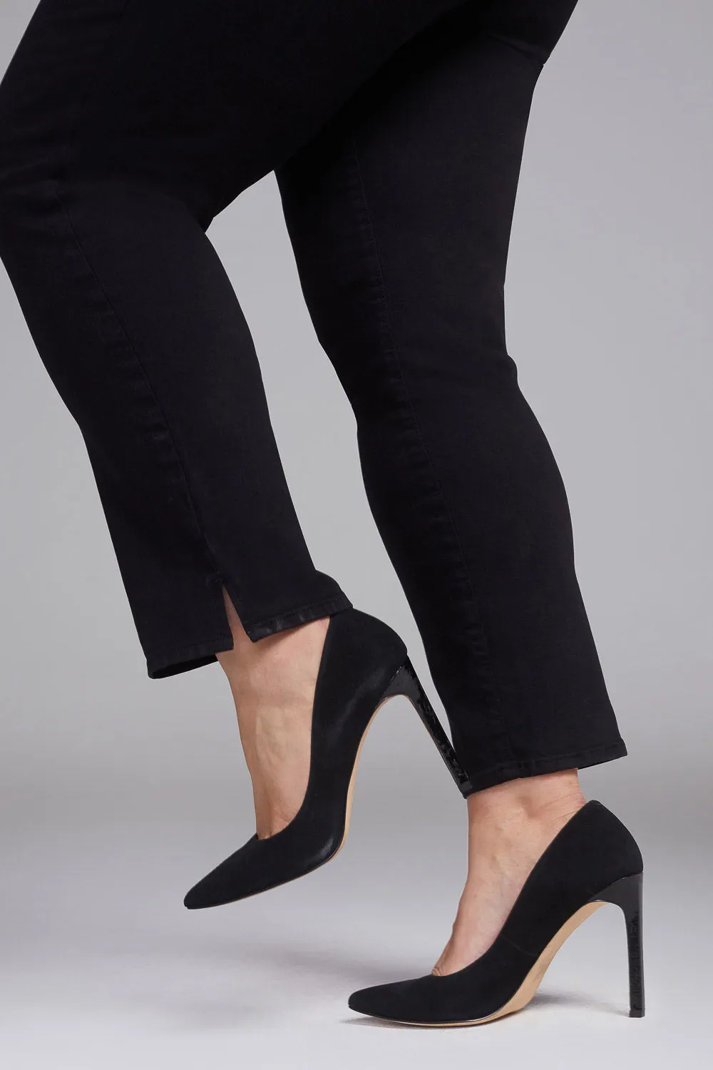 Slim Straight Ankle Jeans In Short Inseam - Black