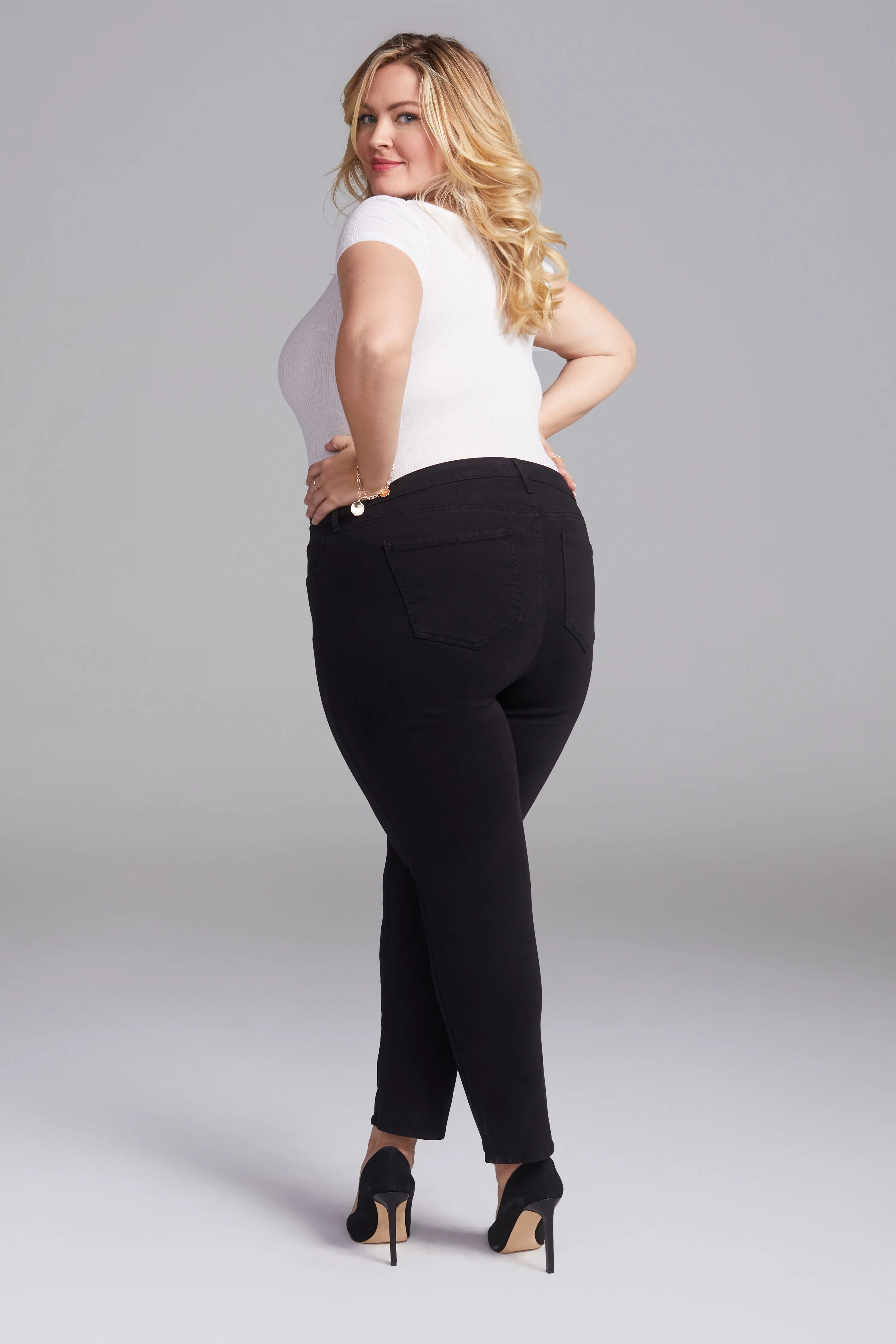 Slim Straight Ankle Jeans In Short Inseam - Black