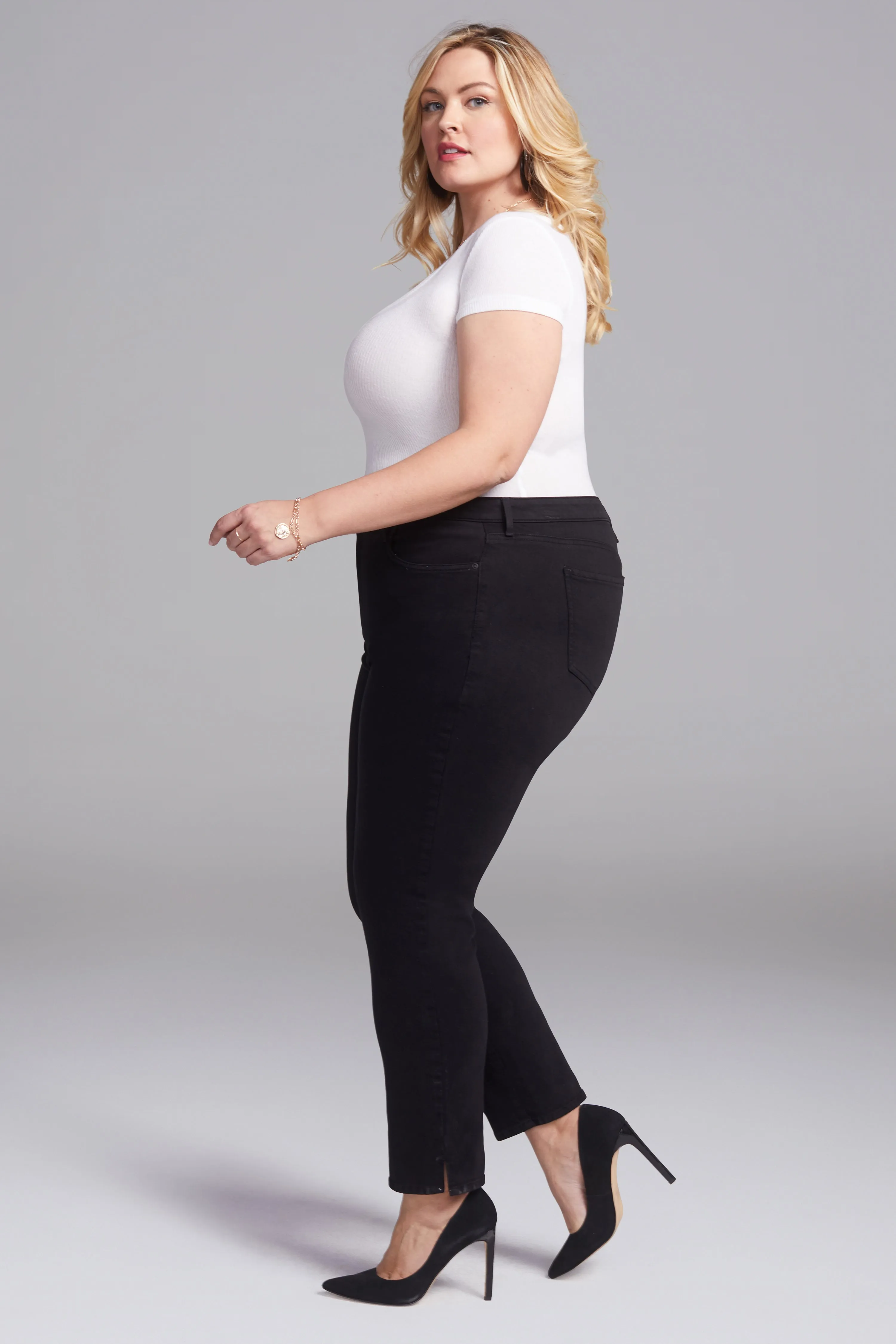 Slim Straight Ankle Jeans In Short Inseam - Black