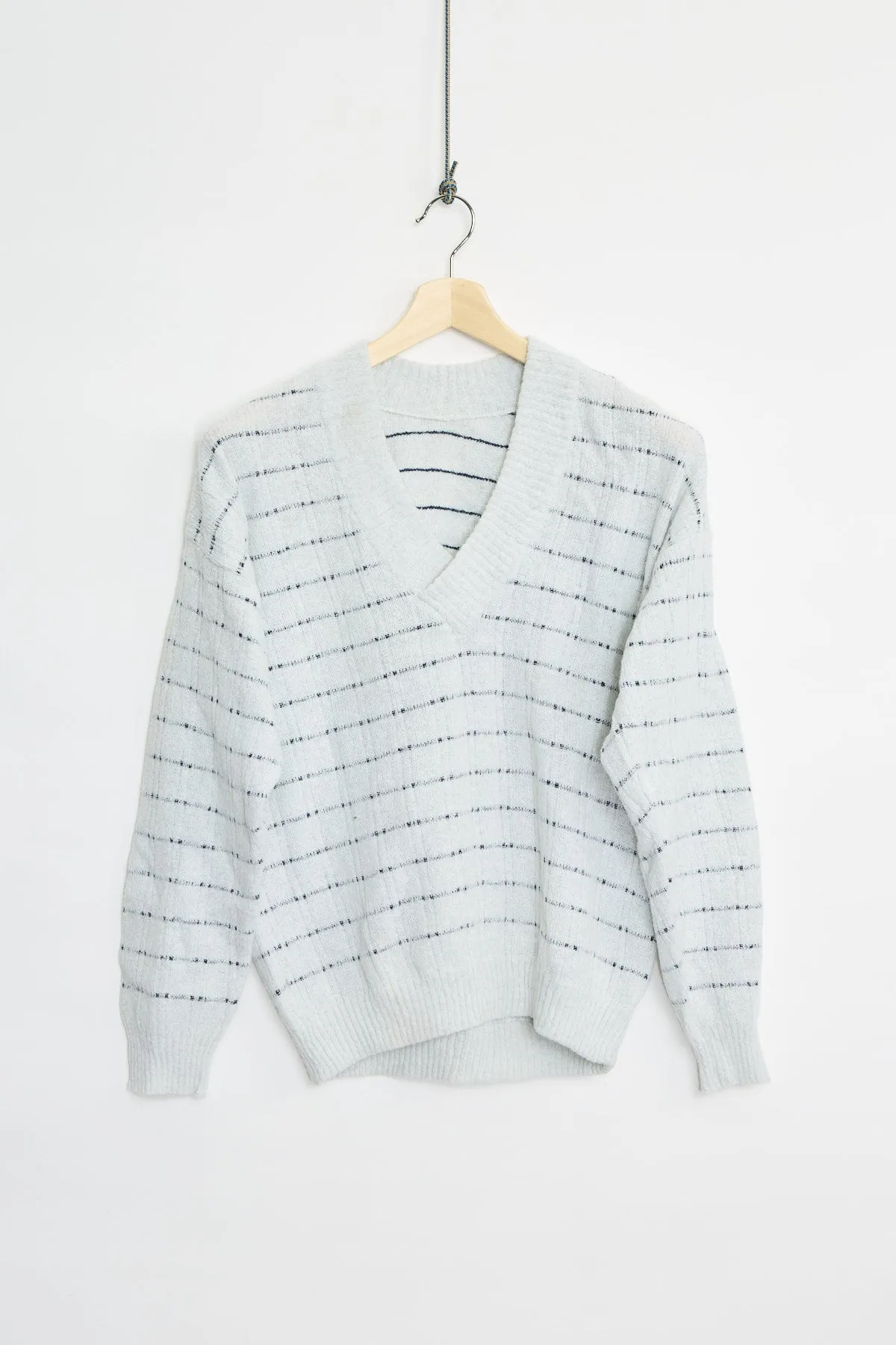 V-neck knitted sweater (M)